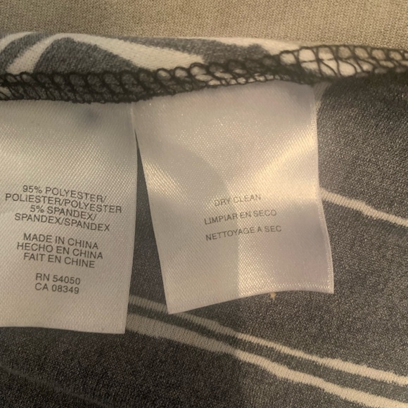 Jones New York Black, gray and white graphic Print.
Wraparound Dress size 8 - Picture 7 of 9